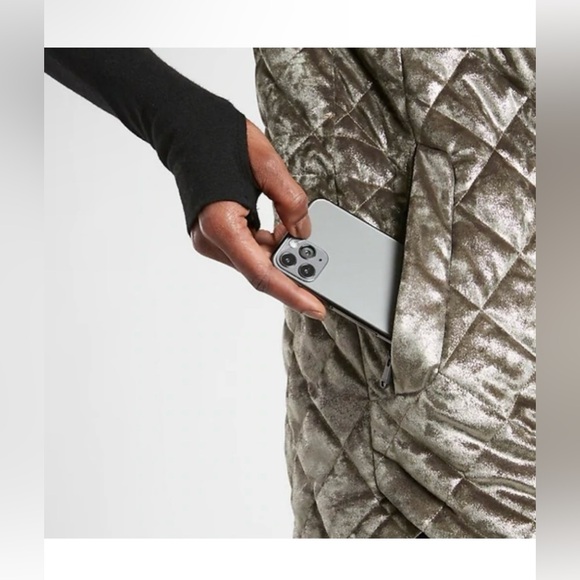 ATHLETA Whisper Featherless Velvet Metallic Silver Long Women's Quilted Vest XXS - Picture 4 of 7